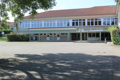 Bild vergr��ern: B�rdelandschule