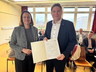 Bild vergr��ern: �bergabe der EFRE-F�rderung f�r die energetische Sanierung des Jahrgangshauses 2 in Borgentreich