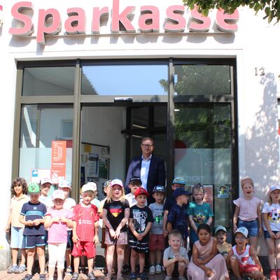 Sparkasse in Borgentreich ist jetzt auch Not-Insel f&uuml;r Kinder