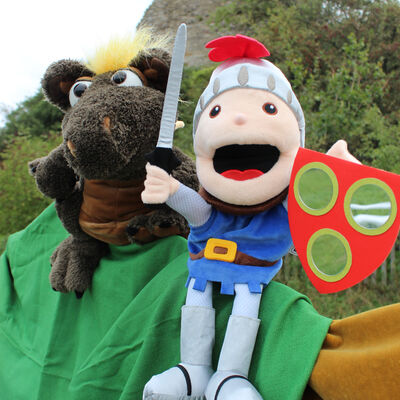 Outdoor-Puppenspiel auf dem Desenberg