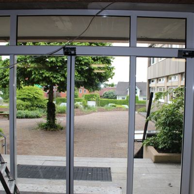Bild vergr&ouml;&szlig;ern: Eingangst&uuml;r Rathaus w&auml;hrend des Umbaus