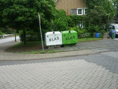 Bild vergr��ern: Glascontainer
