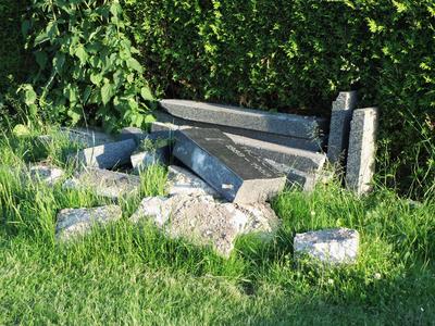 Bild vergr��ern: Grabmal